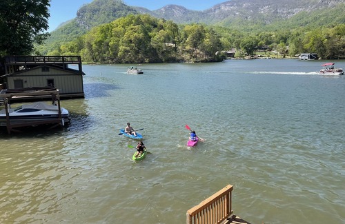 Lake Lure Cabina | 2 Bedroom 2 Bath.. Beautiful Cabin on the waters of Lake Lure!