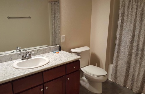 Aliso Viejo Condominio | Condominio de 2 habitaciones y 2 baños en complejo estilo complejo turístico - Solo mes a mes