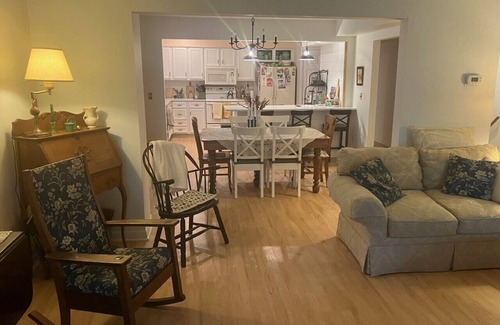 Hyde Park Condominio | 2 Bedroom 2 Bath Condo In East Hyde Park on Wasson Way Trail with Pool
