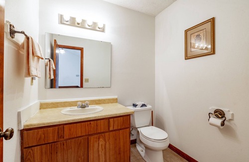 DuBois Condominio | 2 Bedroom, 2 Bath Condo in Lakeside Resort Community (1 Queen & 2 Twin Beds)