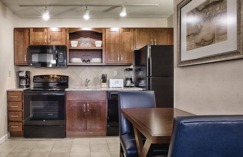 The Point Condominio | 2 Bedroom 2 Bath Condo Right on the Wharf-Beautiful!! Walk to Town!