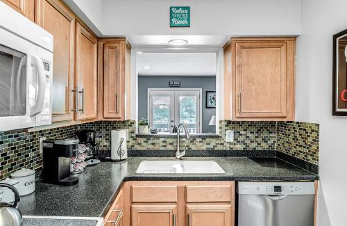 North Capitol Casa | 2 Bedroom, 2 Bath Riverfront View, WALK to Downtown