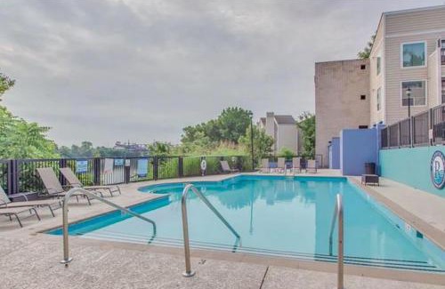North Capitol Casa | 2 Bedroom, 2 Bath Riverfront View, WALK to Downtown