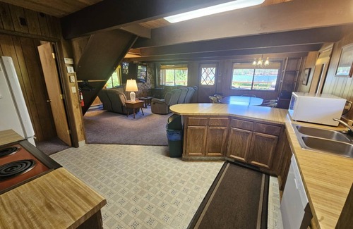 Donner Lake Woods Cabina | 3 habitaciones, 2 baños, capacidad para 10 personas, West End de Donner Lake DLR # 007