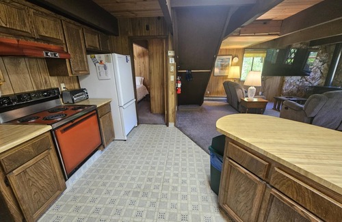Donner Lake Woods Cabina | 3 habitaciones, 2 baños, capacidad para 10 personas, West End de Donner Lake DLR # 007