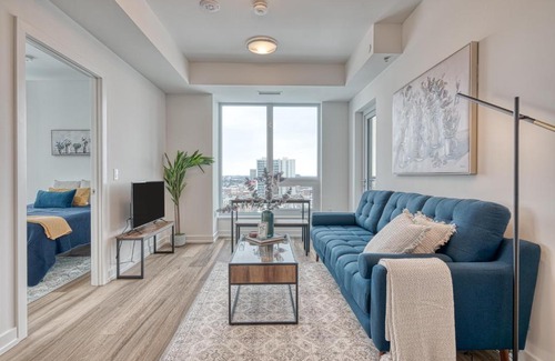 Kitchener Apartamento | 2 Bedroom, 2 Bath Stunning Condo - heart of Kitchener Downtown