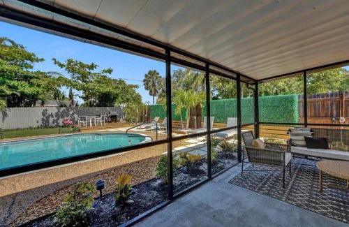 South Middle River Casa | 2 Bedroom 2 Bath King Suite Heated Private Pool