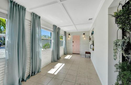 South Middle River Casa | 2 Bedroom 2 Bath King Suite Heated Private Pool