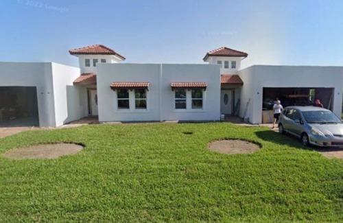 Englewood East Casa | 2 bedroom 2 bathroom duplex 15 minutes away from the beach