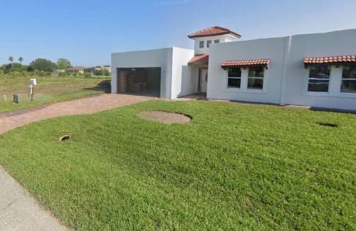 Englewood East Casa | 2 bedroom 2 bathroom duplex 15 minutes away from the beach