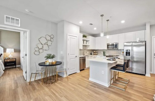 Southside Casa | 2 bedroom 2 bathroom 7 to 10 miles from the beach, sports arena and downtown