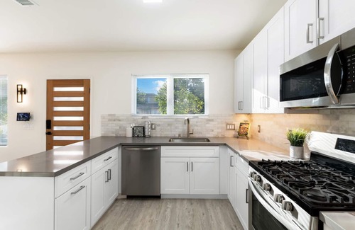 Miracle Mile Casa | 2 bedroom 2 bathroom house