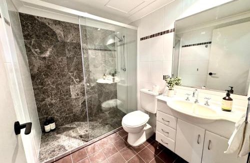 Parramatta Apartamento | 2 Bedroom 2 Bathroom Apt with Balcony and Parking