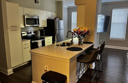 Dunwoody Apartamento | 2 bedroom 2 bathroom, gated community walking distance to Perimeter Mall and etc