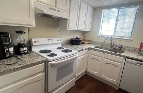 West Arlington Casa | 2-bedroom,2 car private garage, townhome in Arlington, 10 mins from AT&T