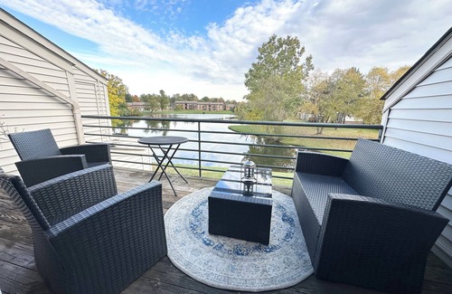 Auburn Hills Casa | 2-bedroom, 2 full bath executive townhome in awesome Auburn Hills with WiFi, AC