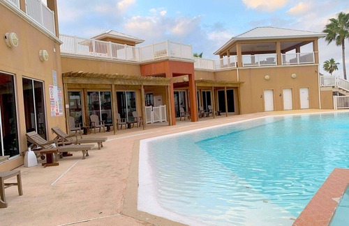 South Padre Island Condominio | 2 bedroom 2 bathroom Condo Next to the Beach water park. Limt 6 people