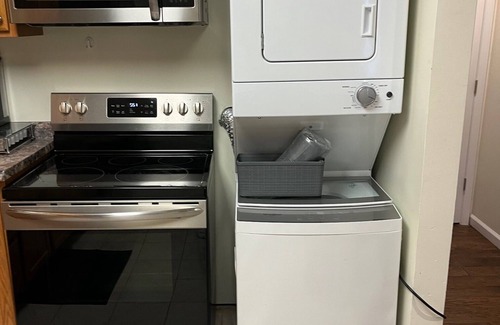 Quincy Apartamento | 2 Bedroom; 30 Day Min; Must Email ID to Confirm stay; Professionals Only