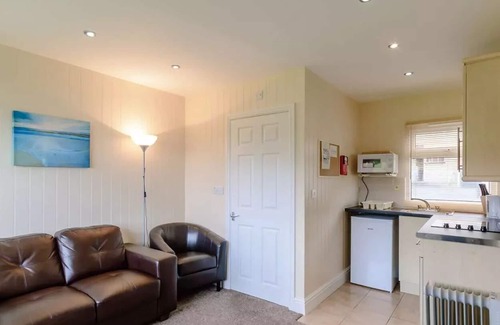 Aberaeron Chalet De Esquí | 2 bedroom accommodation in Gilfach-Yr-Halen