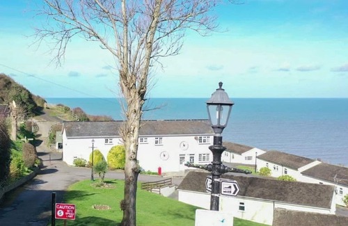 Aberaeron Chalet De Esquí | 2 bedroom accommodation in Gilfach-Yr-Halen