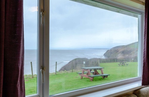 Aberaeron Chalet De Esquí | 2 bedroom accommodation in Gilfach-Yr-Halen