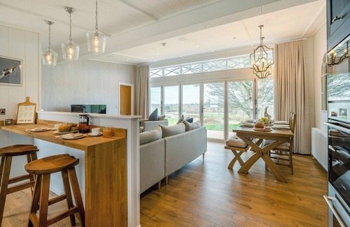 Carlisle Chalet De Esquí | Step into the Stag Lodge, perfectly designed for either one or two couples to enjoy a luxury break.
