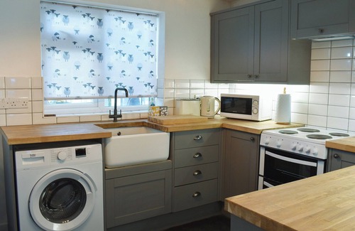 Llanfairfechan Cabaña | 2 bedroom accommodation in Llanfairfechan, near Conwy
