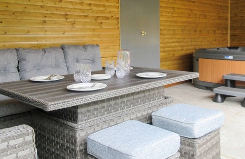 Rugeley Cabaña | 2 bedroom accommodation in Cannock Chase