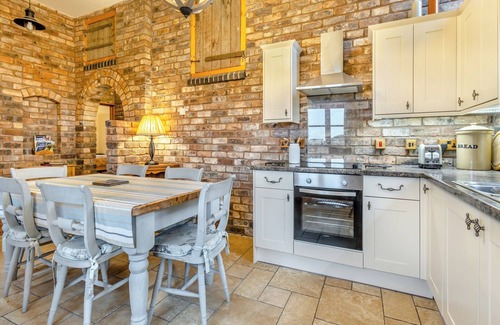 Coalbrookdale Cabaña | 2 bedroom accommodation in Leighton, near Shrewsbury