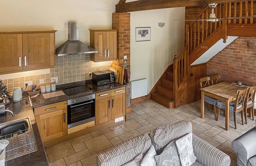 Rugeley Cabaña | 2 habitaciones alojamiento en Near Uttoxeter