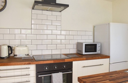 Clanfield Cabaña | 2 bedroom accommodation in Clanfield, near Petersfield