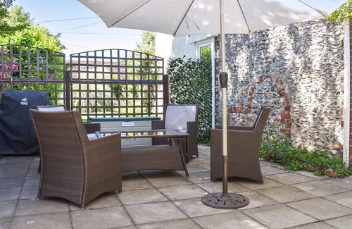 Clanfield Cabaña | 2 bedroom accommodation in Clanfield, near Petersfield
