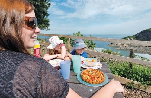 Berrynarbor Chalet De Esquí | 2 bedroom accommodation in Combe Martin