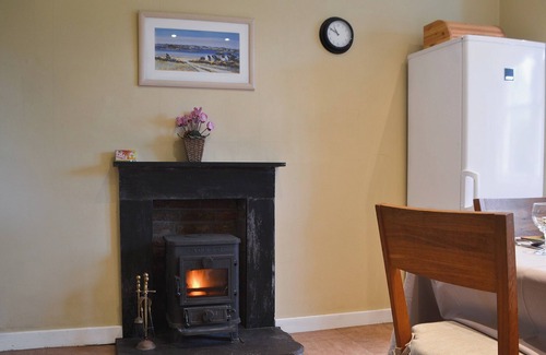 Dunfermline Cabaña | Alojamiento de 2 habitaciones en Oakley, near Dunfermline