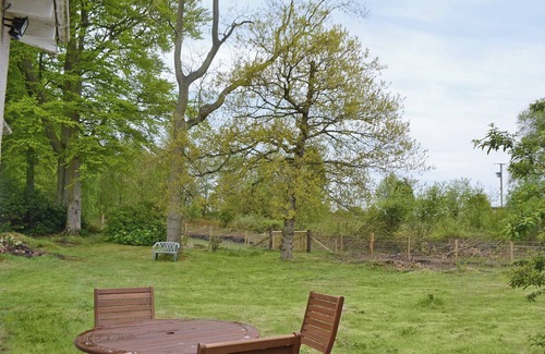 Dunfermline Cabaña | Alojamiento de 2 habitaciones en Oakley, near Dunfermline