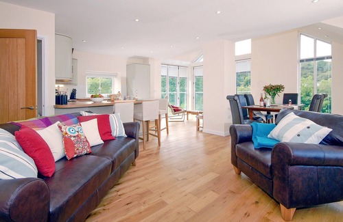 Fishguard Cabaña | 2 bedroom accommodation in Llanychaer