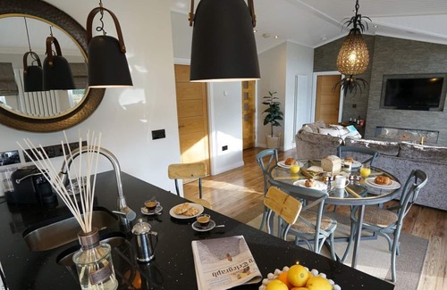 Woodbridge Cabina | 2 bedroom accommodation in Bredfield, Woodbridge