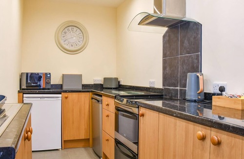Ammanford Cabaña | 2 bedroom accommodation in Llandyfan, Ammanford