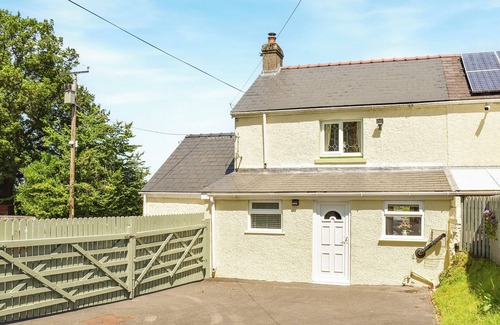 Ammanford Cabaña | 2 bedroom accommodation in Llandyfan, Ammanford