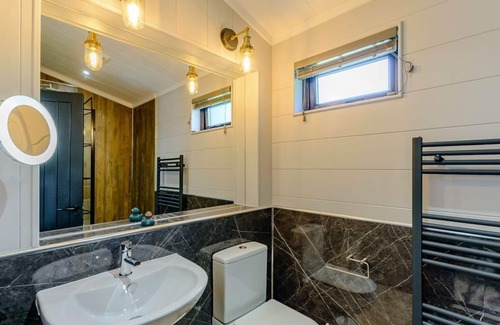 Newton Grange Cabina | 2 bedroom accommodation in Ashbourne