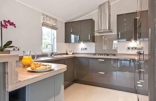 Blackburn Chalet De Esquí | 2 bedroom accommodation in Old Langho, Ribble Valley
