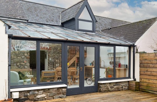 Haverfordwest Cabaña | 2 bedroom accommodation in Fishguard