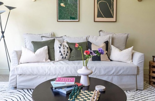 Montpelier Cabaña | 2 bedroom accommodation in Brighton