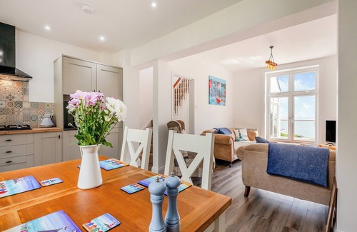 Brighton Cabaña | Stunning views of the English Channel and Brighton Marina.