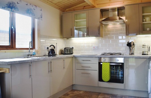 Kingswood Cabaña | Alojamiento de 2 habitaciones en Bromlow, near Minsterley