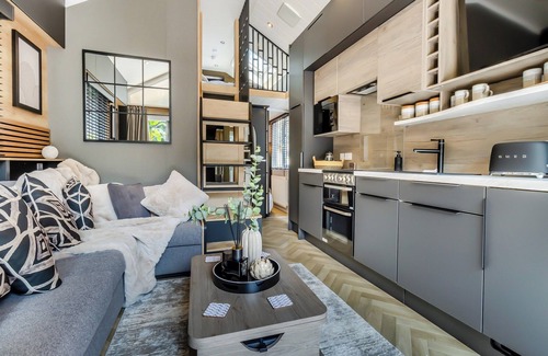 Chirk Cabaña | 2 bedroom accommodation in Llangollen