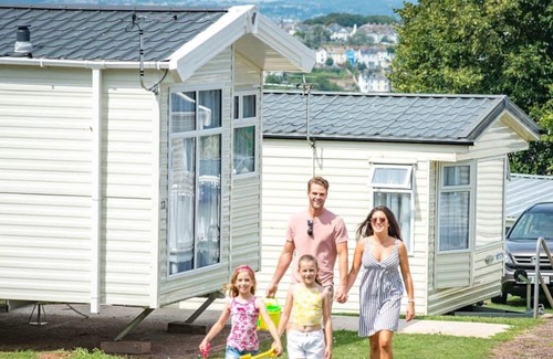 Brixham Chalet De Esquí | 2 bedroom accommodation in Brixham