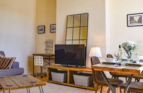 Adamsdown Cabaña | 2 bedroom accommodation in Cardiff