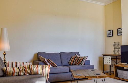 Adamsdown Cabaña | 2 bedroom accommodation in Cardiff