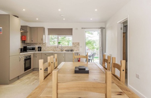 Yaxham Cabaña | 2 bedroom accommodation in Yaxham, Dereham